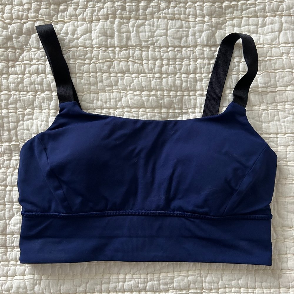 Lululemon Sports Bra Size 6 - Very Good Condition